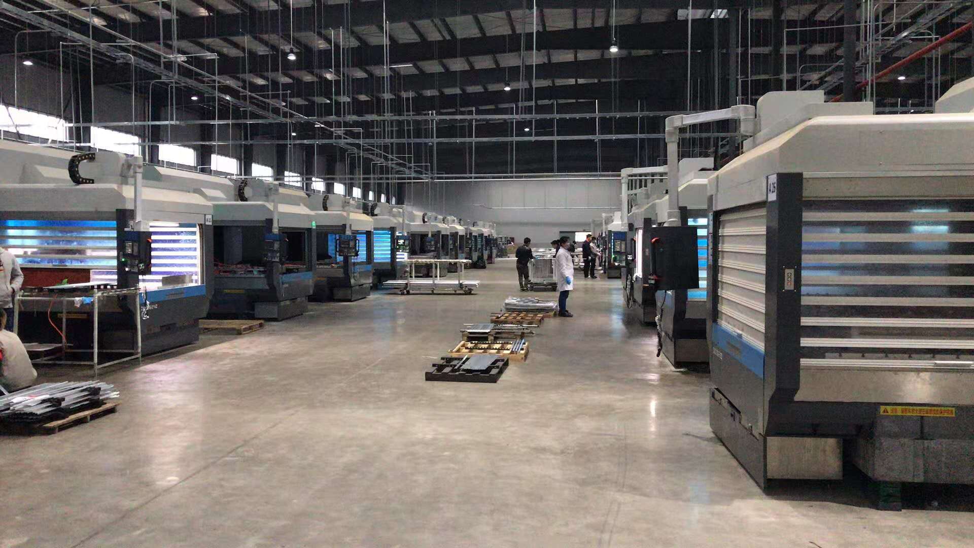 深圳精雕/大型非標精雕機出貨50臺，售后人員已調(diào)試到位，客戶已經(jīng)順利生產(chǎn)了。